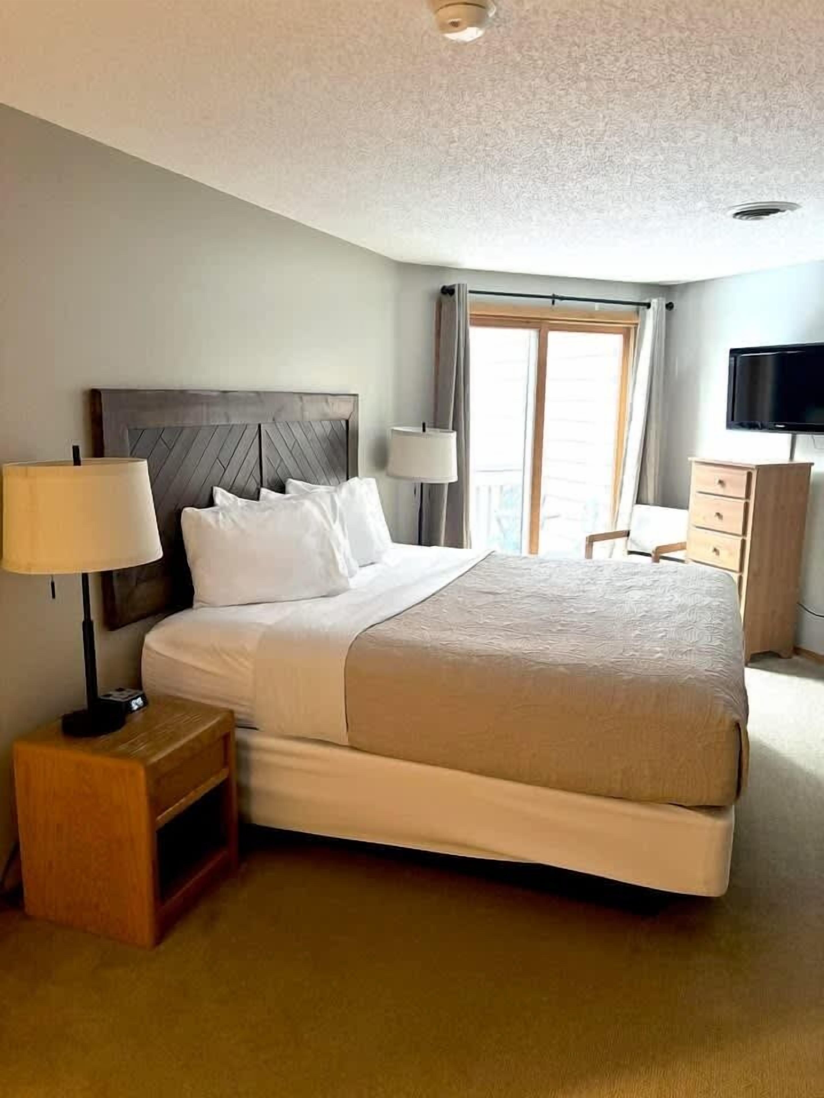 Condo, Multiple Beds, Fireplace, Garden View (Pointe Unit 206 )