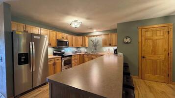 Resortwoning, Meerdere bedden, terras (Minocqua Lk Condo B7) | Privékeuken