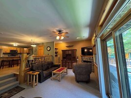 Casa adosada, varias camas, patio (Minocqua Lk Condo B7) | Zona de estar