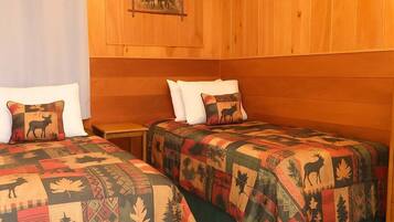 Cabin, Multiple Beds, Kitchen, Garden View (Old Stoney's Walleye) | 2 bedrooms, individually decorated, individually furnished, bed sheets
