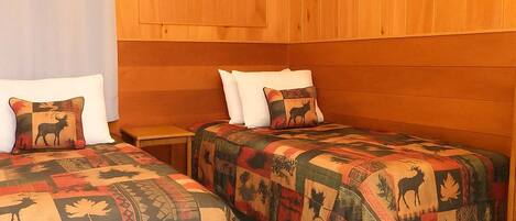 Cabin, Multiple Beds, Kitchen, Garden View (Old Stoney's Walleye) | 2 bedrooms, individually decorated, individually furnished, bed sheets