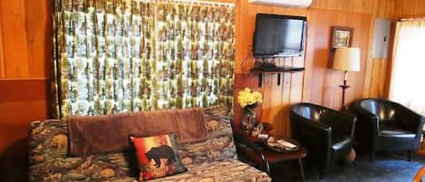 Hytte, flere senger, kjøkken, hageutsikt (Old Stoney's Walleye) | Oppholdsområde