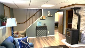 Nhà, nhiều giường, sân hiên (Lilly Pad Landing) | Nội thất