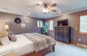 House, Multiple Beds, Patio (Lilly Pad Landing) | 3 bedrooms, individually decorated, individually furnished, desk - Lilly Pad Landing (Hazelhurst)