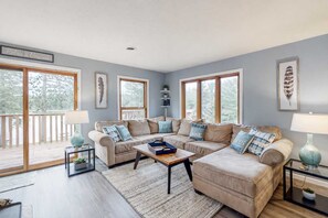 House, Multiple Beds, Patio (Lilly Pad Landing) | Living area - Lilly Pad Landing (Hazelhurst)