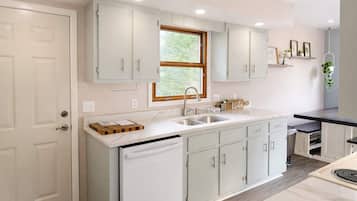 House, Berbilang Katil, Patio (Lilly Pad Landing) | Dapur peribadi