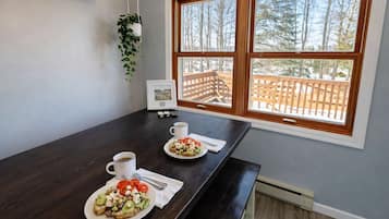 Nhà, nhiều giường, sân hiên (Lilly Pad Landing) | Khu ăn uống