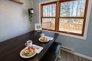 Nhà, nhiều giường, sân hiên (Lilly Pad Landing) | Khu ăn uống