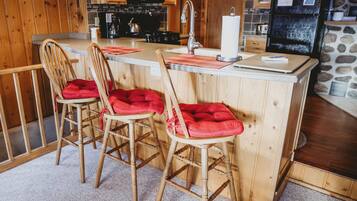 House, Multiple Beds, Patio (D-Zone) | Private kitchen
