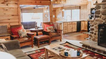 House, Multiple Beds, Patio (D-Zone) | Living area