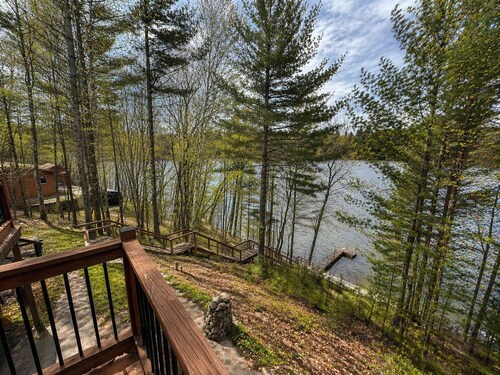 Iggy & Al's Treehouse: Northwoods Getaway