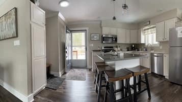 House, Multiple Beds, Patio (Iggy & Als Treehouse) | Private kitchen