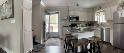 Casa, varias camas, patio (Iggy & Als Treehouse) | Cocina privada