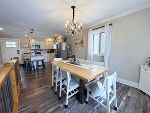House, Multiple Beds, Patio (Iggy & Als Treehouse) | Dining - Iggy & Al's Treehouse: Northwoods Getaway (Hazelhurst)