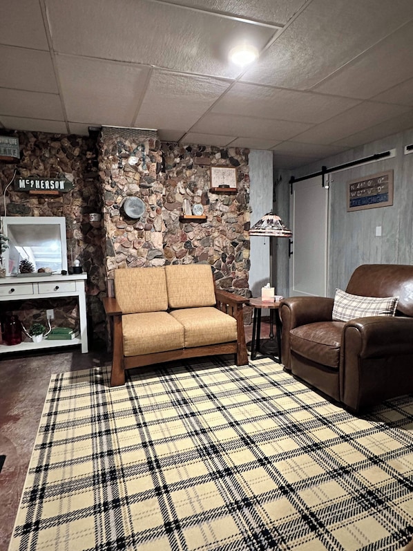 House, Multiple Beds, Patio (Iggy & Als Treehouse) | Interior - Iggy & Al's Treehouse: Northwoods Getaway (Hazelhurst)