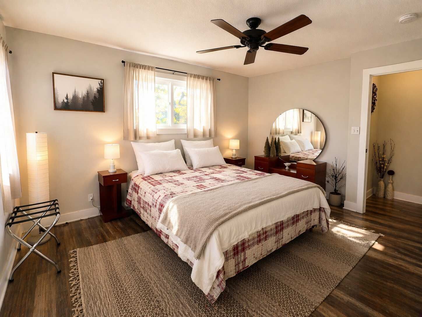 3 bedrooms, individually decorated, individually furnished, bed sheets