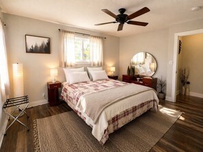 House, Multiple Beds, Patio (Iggy & Als Treehouse) | 3 bedrooms, individually decorated, individually furnished, bed sheets - Iggy & Al's Treehouse: Northwoods Getaway (Hazelhurst)