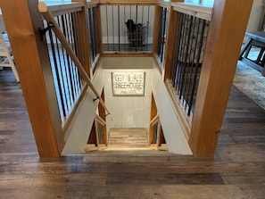 Interior - Iggy & Al's Treehouse: Northwoods Getaway (Hazelhurst)