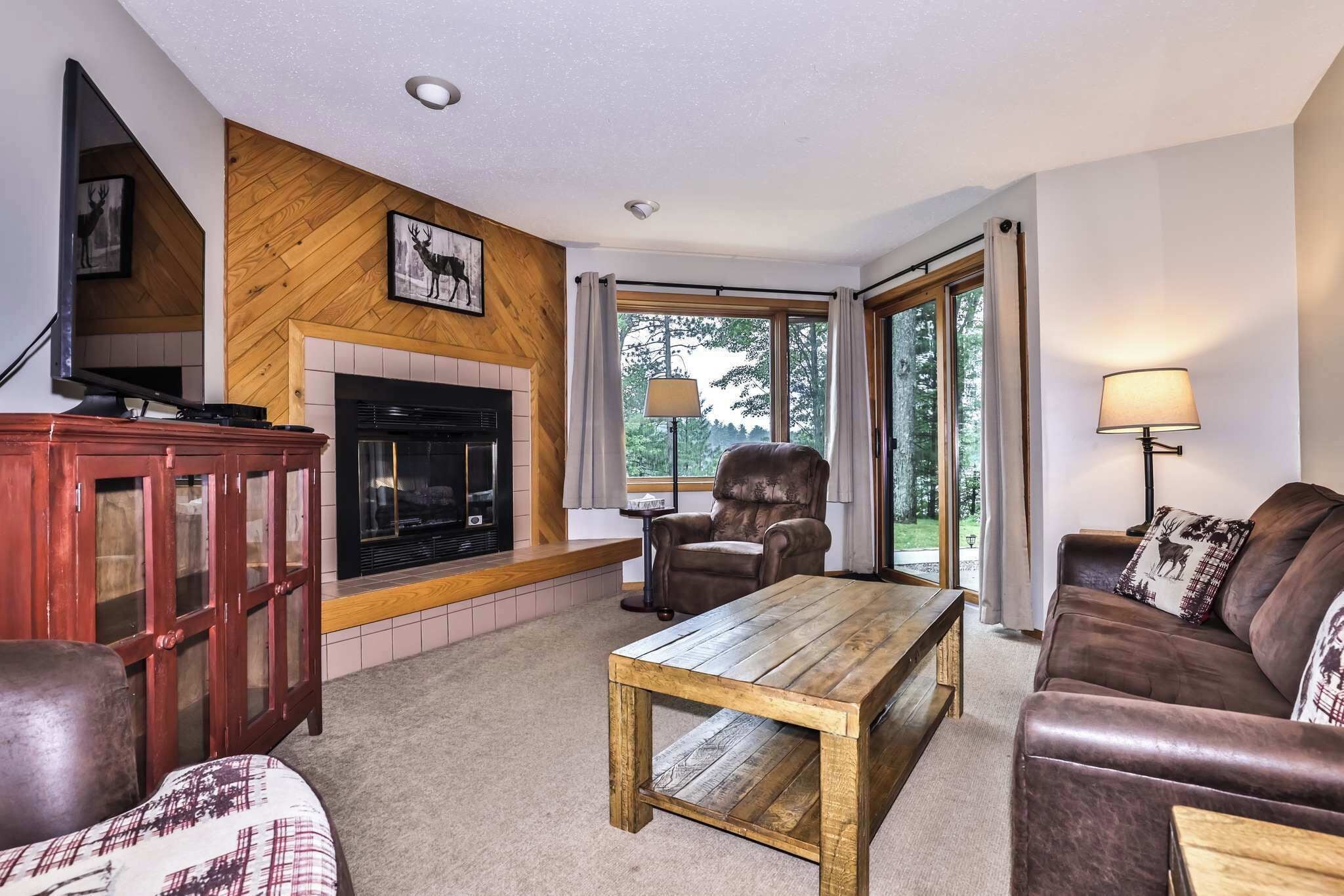 Condo, 1 King Bed with Sofa bed, Fireplace, Garden View (Pointe Unit 103) | Living area