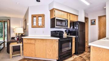 Condo, 1 King Bed with Sofa bed, Fireplace, Garden View (Pointe Unit 103) | Private kitchen