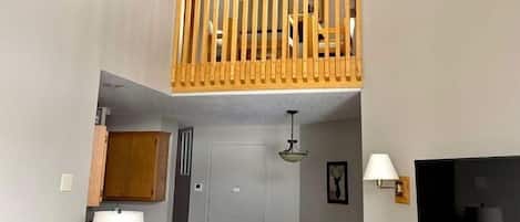 Appartamento, letti multipli, caminetto, vista giardino (Pointe Unit 205) | Area soggiorno