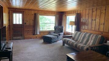 Cabin, Multiple Beds, Kitchen, Garden View (GS - Hungry Bear) | Living area