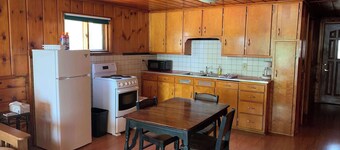 Gresham Shores - Hungry Bear - PET Friendly