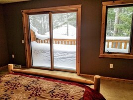 Apartamento, varias camas, patio, vistas al jardín (Minocqua Lk Condo B10) | Vistas desde la habitación
