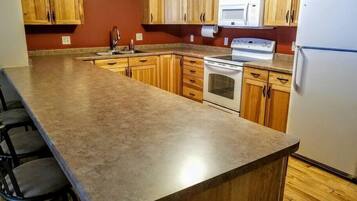 Condo, Berbilang Katil, Patio, Garden View (Minocqua Lk Condo B10) | Dapur peribadi