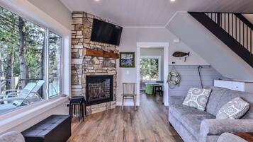 House, Multiple Beds, Patio (Shoreview Cottage) | Living area | Fireplace