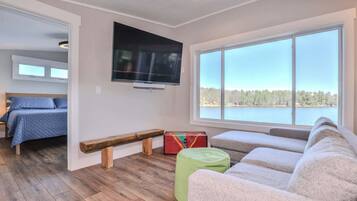 House, Multiple Beds, Patio (Shoreview Cottage) | 3 bedrooms, individually decorated, individually furnished, bed sheets