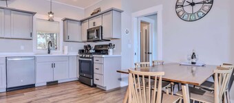 Eikedahls' Shoreview Cottage