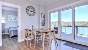 House, Multiple Beds, Patio (Shoreview Cottage) | Dining