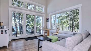 House, Multiple Beds, Patio (Shoreview Cottage) | Living area | Fireplace