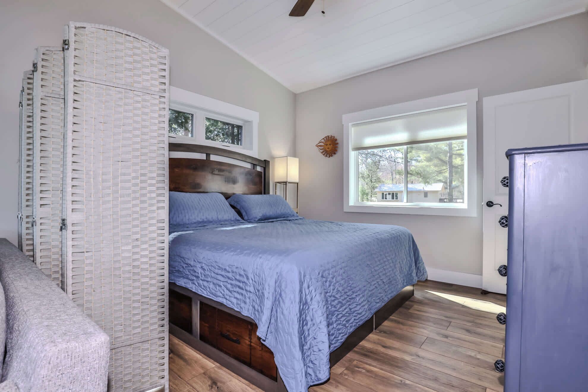 House, Multiple Beds, Patio (Shoreview Cottage) | 3 bedrooms, individually decorated, individually furnished, bed sheets