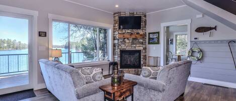 House, Multiple Beds, Patio (Shoreview Cottage) | Living area