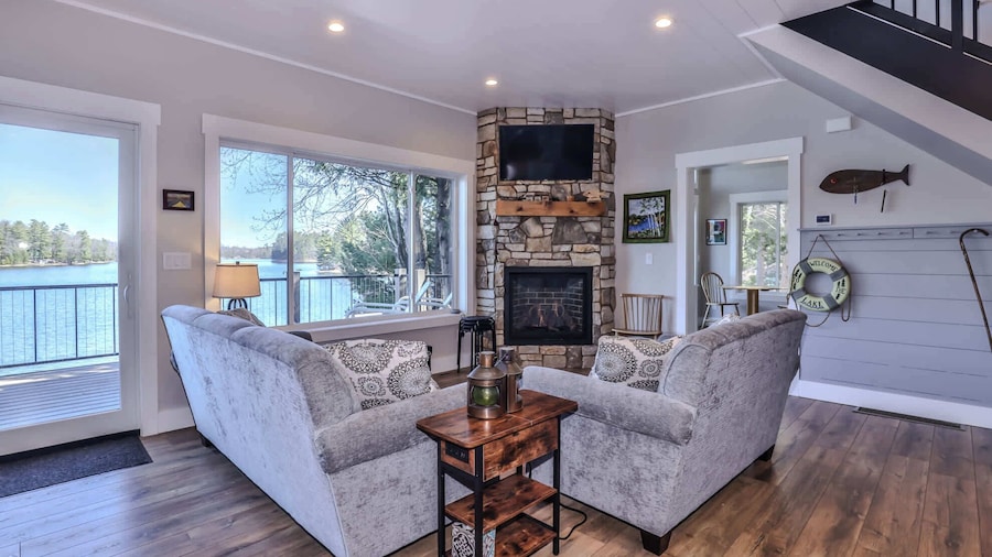 Eikedahls' Shoreview Cottage