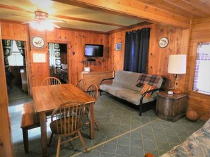 Cabin, nhiều giường, bếp, quang cảnh vườn (Old Stoney's Musky) | Khu phòng khách