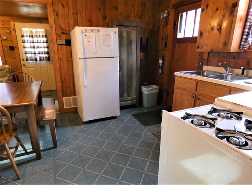 Old Stoney's Musky - Pet Friendly