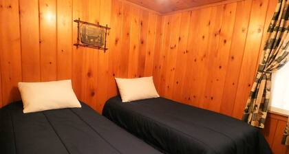 Old Stoney's Musky - Pet Friendly