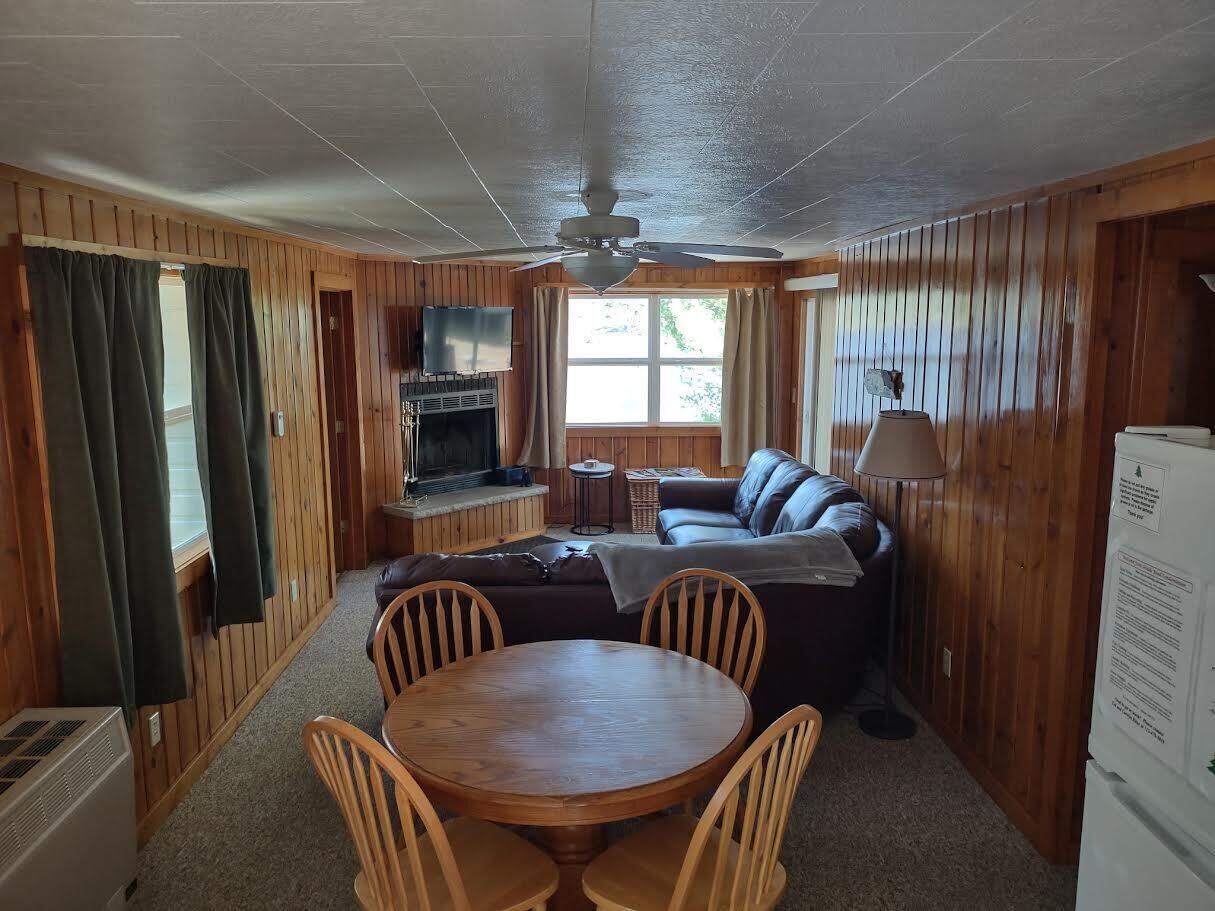 Cabin, 2 Queen Beds, Patio (A Shore Thing) | Living area