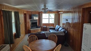 Cabin, 2 Queen Beds, Patio (A Shore Thing) | Living area