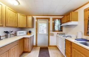 Cabin, 2 Queen Beds, Patio (A Shore Thing) | Private kitchen - A Shore Thing: Beach Access (St Germain)