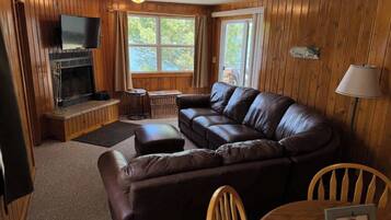 Cabin, 2 Queen Beds, Patio (A Shore Thing) | Living area