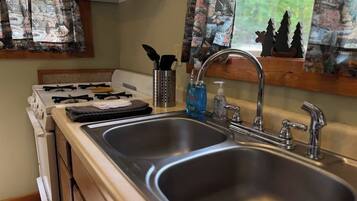 Cabin, 2 Queen Beds, Patio (A Shore Thing) | Private kitchen