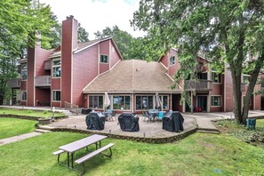 Outdoor dining - The Pointe Resort & Club 1 Bedroom Condo (Minocqua)