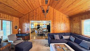 Cabin, Berbilang Katil, Patio (Bouchard - Hilltop) | Ruang tamu