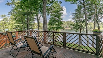 Chalet rustique, Plusieurs lits, patio (Bouchard - Hilltop) | Vue de la chambre