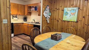 Condo, Berbilang Katil, Patio (Minocqua Shores #7) | Dapur peribadi