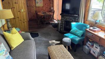 Appart'hÎtel, plusieurs lits, patio (Minocqua Shores #7) | Coin séjour